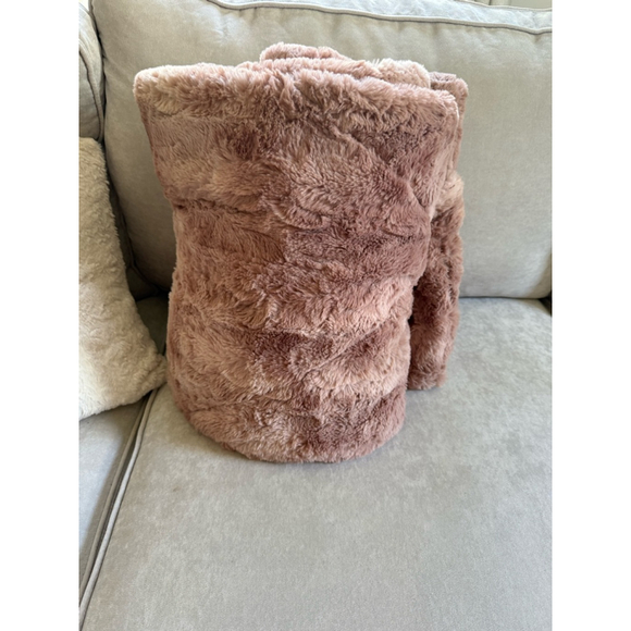 Lovesac footsac Throw Blanket Pink -Rose ice Dyed Phur - Picture 3 of 5